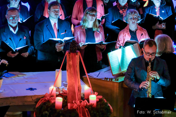 Thomas Roth und Christine an der Truhenorgel