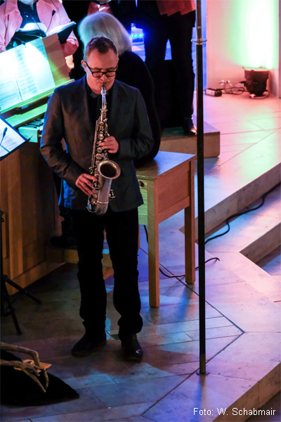 Thomas Roth und Christine an der Truhenorgel