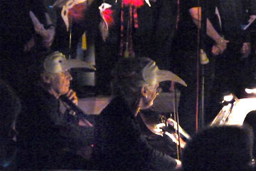 Cello, Violine mit Masken