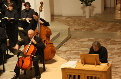 Peter Gampl an der Orgel