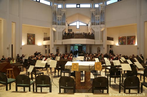 Blick zum Kircheninnenraum von St. Peter