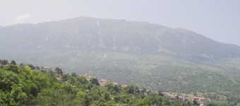 Caramanico von der Straße aus gesehen