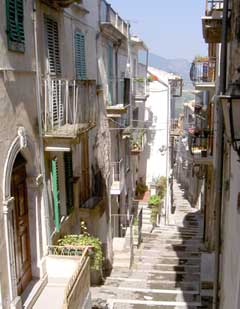 Caramanico, typische Gasse